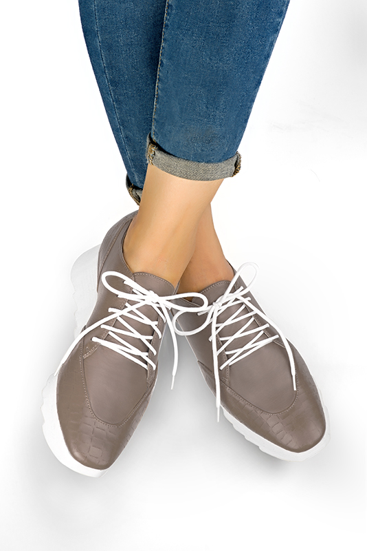 Bronze beige women's casual lace-up shoes. Square toe. Low rubber soles. Worn view - Florence KOOIJMAN